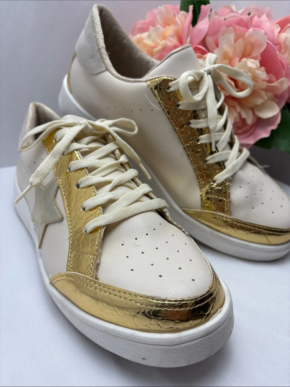 MKS Women’s 9 Cream‎ & Gold Metallic SnakeSkin Low-Top Sneakers #499